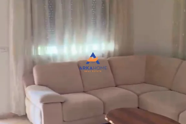 JEPET DUPLEX ME QERA 200M2 "ISH PARKU I AUTOBUZAVE , PRAN REPORT TV " 700 EURO