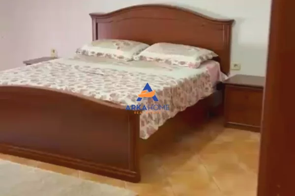 Shtepi me qera Apartament ne Tirane, 3+1, Mobilimi E mobiluar, Pagesa 700  Euro.