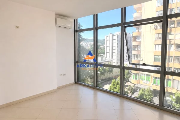 Shtepi ne shitje Apartament ne Tirane, 1+1, Mobilimi E mobiluar, Pagesa 320,000  Euro.