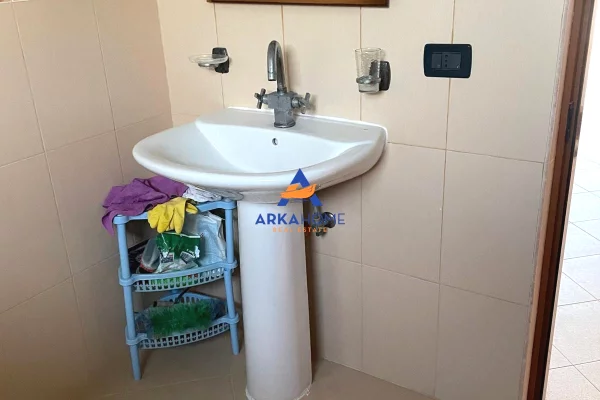 Shtepi me qera Apartament ne Tirane, 2+1, Mobilimi E mobiluar, Pagesa 369  Euro.