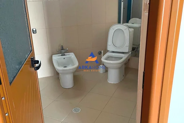 Shtepi me qera Apartament ne Tirane, 2+1, Mobilimi E mobiluar, Pagesa 369  Euro.