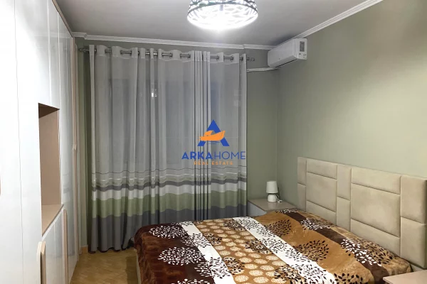 Shtepi me qera Apartament ne Tirane, 2+1, Mobilimi E mobiluar, Pagesa 687  Euro.