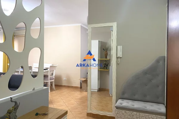 Shtepi me qera Apartament ne Tirane, 2+1, Mobilimi E mobiluar, Pagesa 687  Euro.