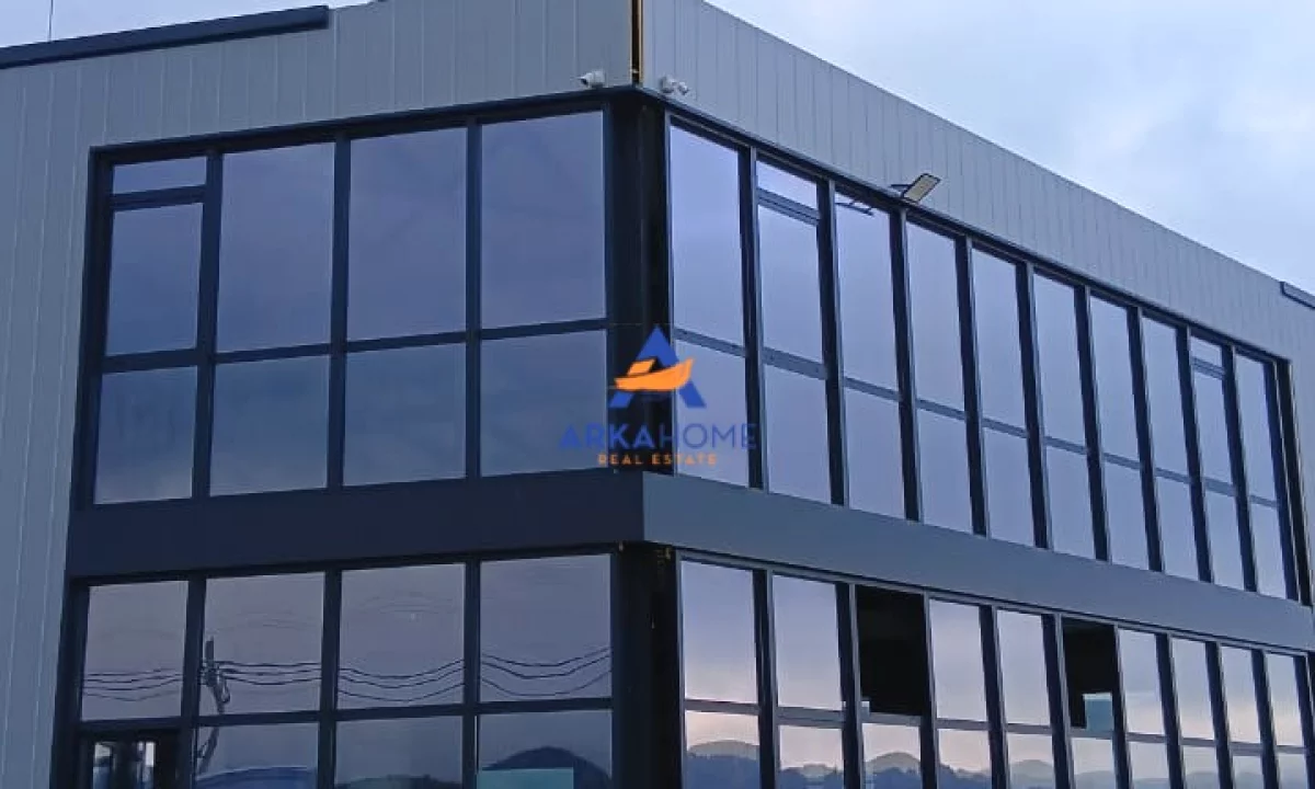 JEPET KAPANON ME QERA 1300M2 "KOMBINAT, VAQARR" 4200 EURO