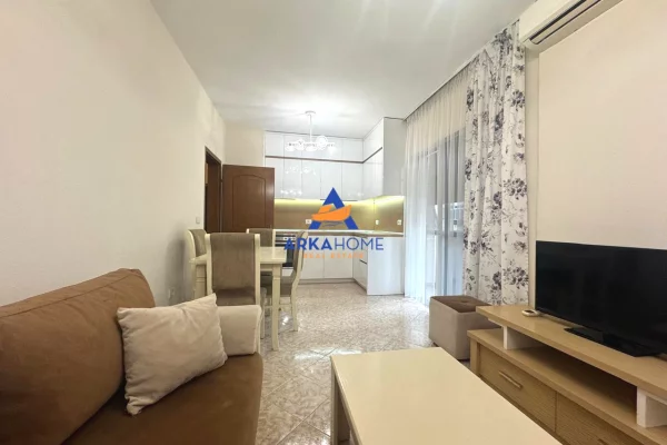 Shtepi me qera Apartament ne Tirane, 1+1, Mobilimi E mobiluar, Pagesa 650  Euro.