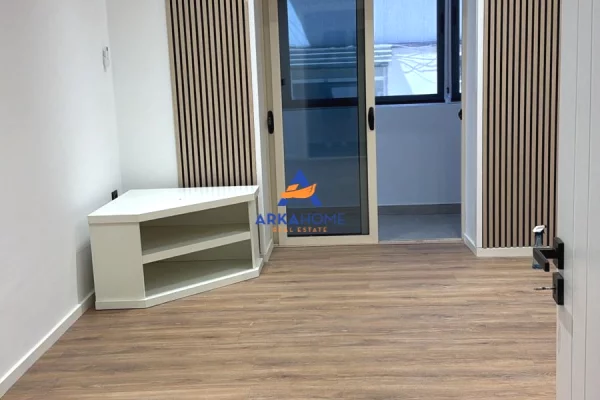 JEPET ZYRE ME QERA 70 M2 "VASIL SHANTO" 550 EURO