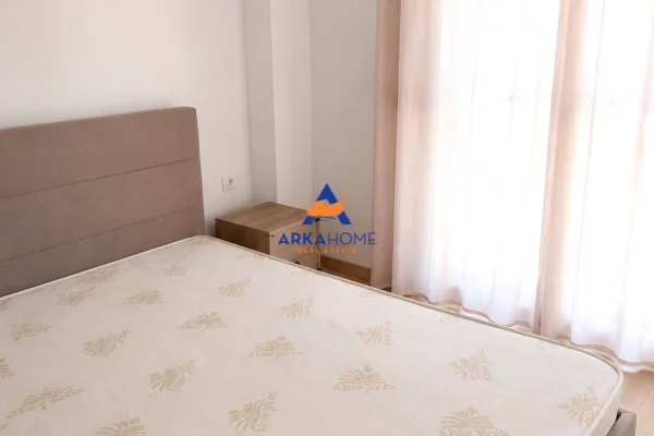 Shtepi me qera Apartament ne Tirane, 1+1, Mobilimi E mobiluar, Pagesa 422  Euro.