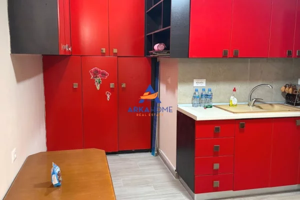 Shtepi me qera Apartament ne Tirane, 2+1, Mobilimi E mobiluar, Pagesa 252,300  Euro.