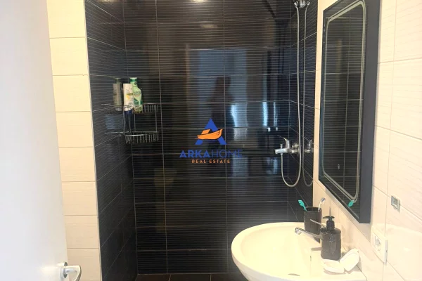 Shtepi me qera Apartament ne Tirane, 3+1, Mobilimi E mobiluar, Pagesa 1,050  Euro.