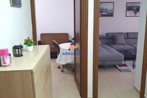 Shtepi ne shitje Apartament ne Tirane, 2+1, Mobilimi E mobiluar, Pagesa 180,000  Euro.