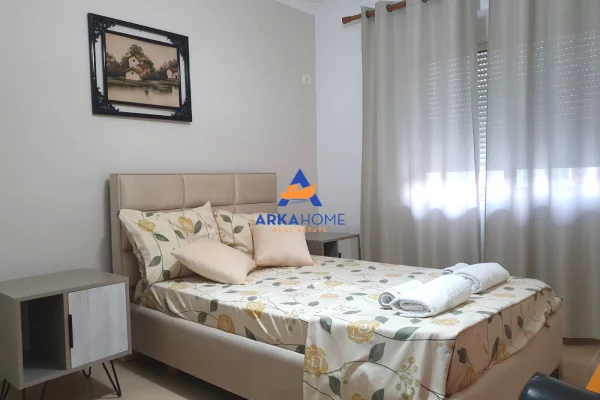 Shtepi ne shitje Apartament ne Tirane, 2+1, Mobilimi E mobiluar, Pagesa 180,000  Euro.