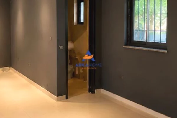 JEPET AMBIENT BIZNESI ME QERA 100M2 "PRANE SHESHIT WILSON" 200.000 LEKE
