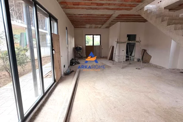 Shtepi me qera Apartament ne Tirane, 3+1, Mobilimi Bosh, pa mobiluar, Pagesa 11  Euro.