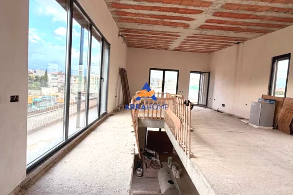 Shtepi me qera Apartament ne Tirane, 3+1, Mobilimi Bosh, pa mobiluar, Pagesa 11  Euro.