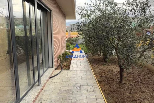 Shtepi me qera Apartament ne Tirane, 3+1, Mobilimi Bosh, pa mobiluar, Pagesa 11  Euro.