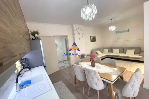 Shtepi ne shitje Apartament ne Tirane, 1+1, Mobilimi E mobiluar, Pagesa 88,500  Euro.