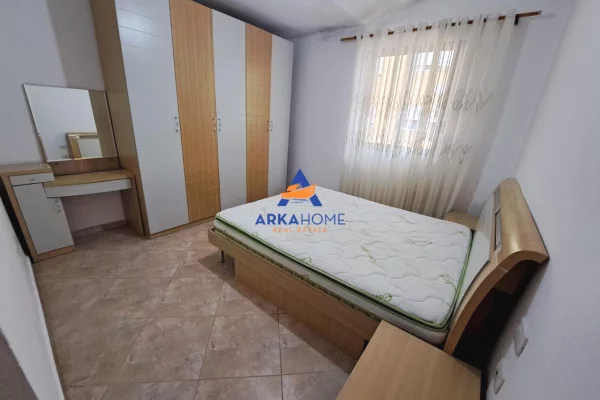 Shtepi ne shitje Apartament ne Tirane, 2+1, Mobilimi E mobiluar, Pagesa 185,000  Euro.