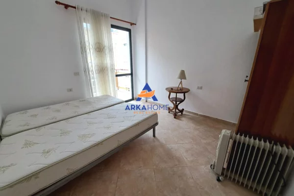 Shtepi ne shitje Apartament ne Tirane, 2+1, Mobilimi E mobiluar, Pagesa 185,000  Euro.