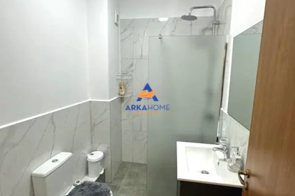Shtepi me qera Apartament ne Tirane, 1+1, Mobilimi E mobiluar, Pagesa 422  Euro.