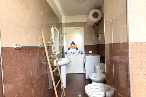 Shtepi ne shitje Apartament ne Tirane, 2+1, Mobilimi E mobiluar, Pagesa 140,000  Euro.