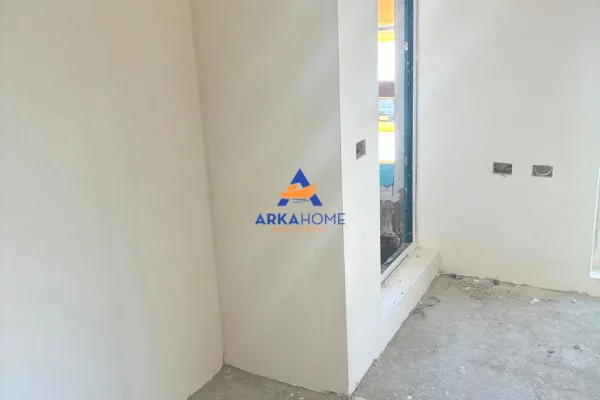 Shtepi ne shitje Apartament ne Tirane, 1+1, Mobilimi Bosh, pa mobiluar, Pagesa 99,000  Euro.