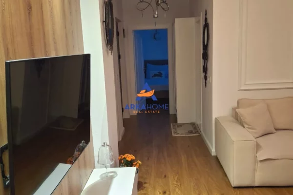 Shtepi me qera Apartament ne Tirane, 2+1, Mobilimi E mobiluar, Pagesa 165,000  Euro.
