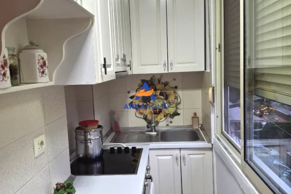 Shtepi me qera Apartament ne Tirane, 2+1, Mobilimi E mobiluar, Pagesa 165,000  Euro.