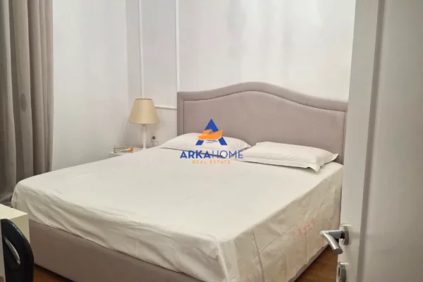 Shtepi me qera Apartament ne Tirane, 2+1, Mobilimi E mobiluar, Pagesa 165,000  Euro.
