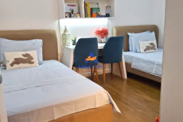 Shtepi me qera Apartament ne Tirane, 2+1, Mobilimi E mobiluar, Pagesa 165,000  Euro.
