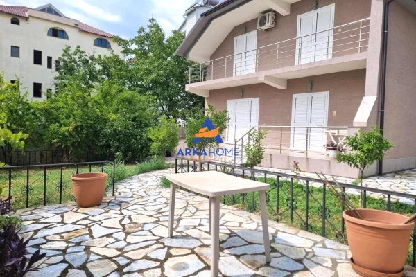 Shtepi me qera 5+1 ne Tirane - 1,500 Euro