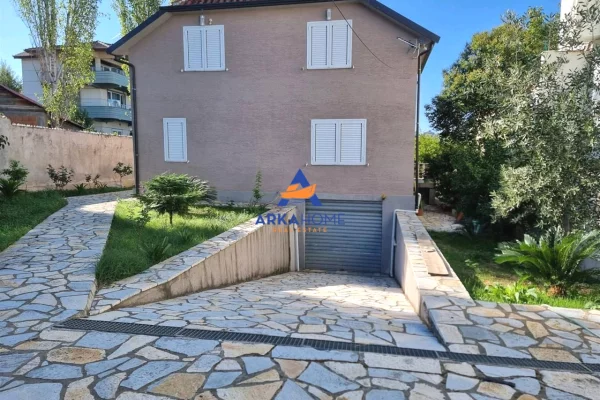 Shtepi me qera Apartament ne Tirane, 5+1, Mobilimi E mobiluar, Pagesa 1,500  Euro.