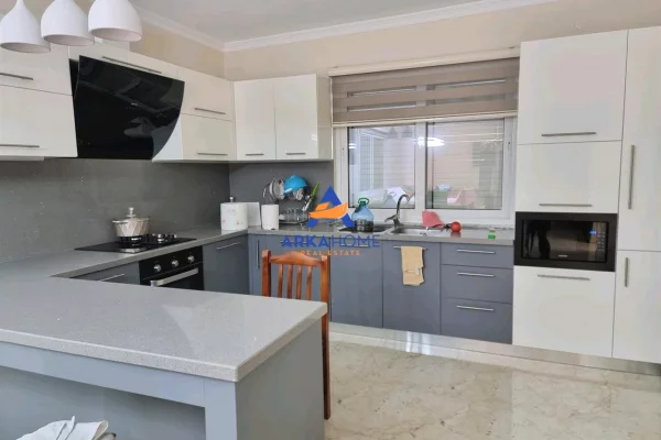 Shtepi me qera Apartament ne Tirane, 5+1, Mobilimi E mobiluar, Pagesa 1,500  Euro.