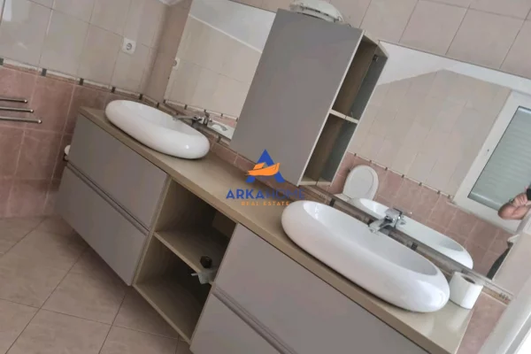Shtepi me qera Apartament ne Tirane, 5+1, Mobilimi E mobiluar, Pagesa 1,500  Euro.