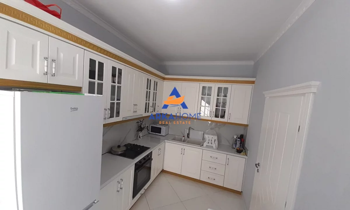 Shtepi me qera Shtepi Private ne Tirane, 2+1, Mobilimi E mobiluar, Pagesa 1,585  Euro.