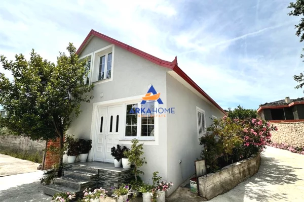 Shtepi me qera Shtepi Private ne Tirane, 2+1, Mobilimi E mobiluar, Pagesa 1,585  Euro.