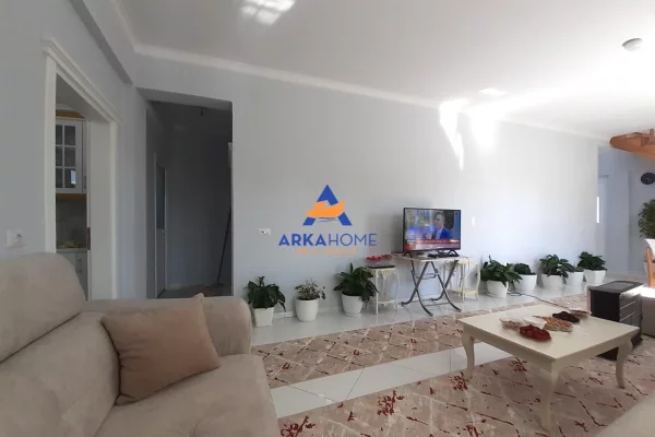 Shtepi me qera Shtepi Private ne Tirane, 2+1, Mobilimi E mobiluar, Pagesa 1,585  Euro.