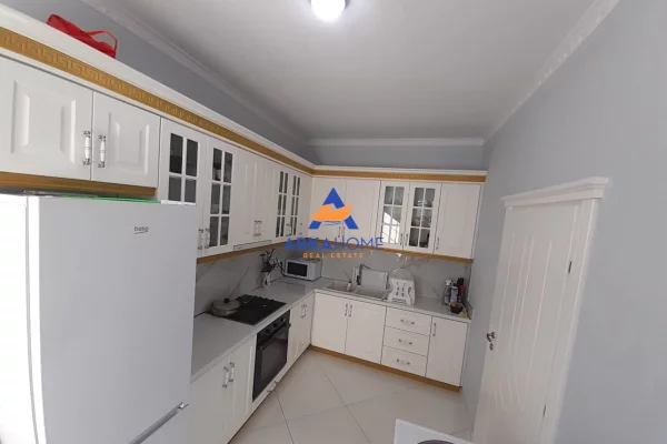 Shtepi me qera 2+1 ne Tirane - 1,585 Euro