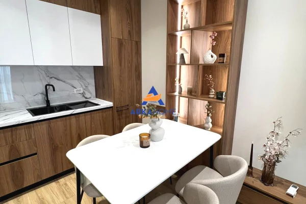 Shtepi me qera Apartament ne Tirane, 2+1, Mobilimi E mobiluar, Pagesa 800  Euro.