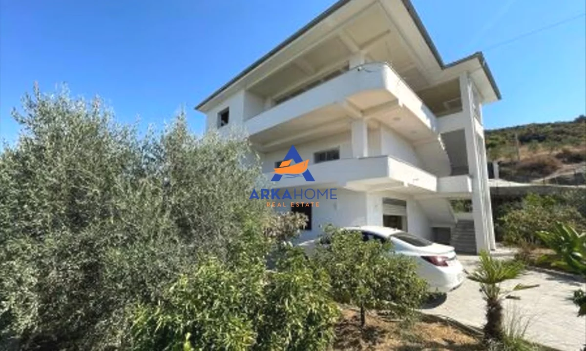 Shtepi ne shitje Shtepi Private ne Tirane, 7+1, Mobilimi E mobiluar, Pagesa 700,000  Euro.