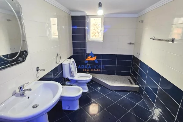 Shtepi ne shitje Apartament ne Tirane, 2+1, Mobilimi E mobiluar, Pagesa 238,700  Euro.
