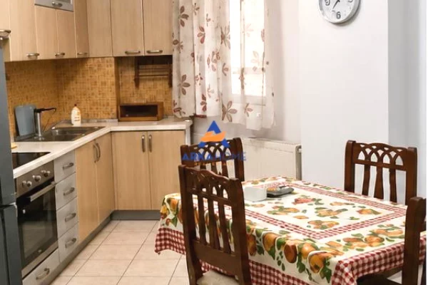 Shtepi me qera Apartament ne Tirane, 2+1, Mobilimi E mobiluar, Pagesa 957  Euro.