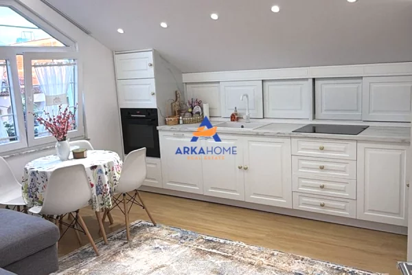 Shtepi ne shitje Apartament ne Tirane, 4+1, Mobilimi E mobiluar, Pagesa 550,000  Euro.
