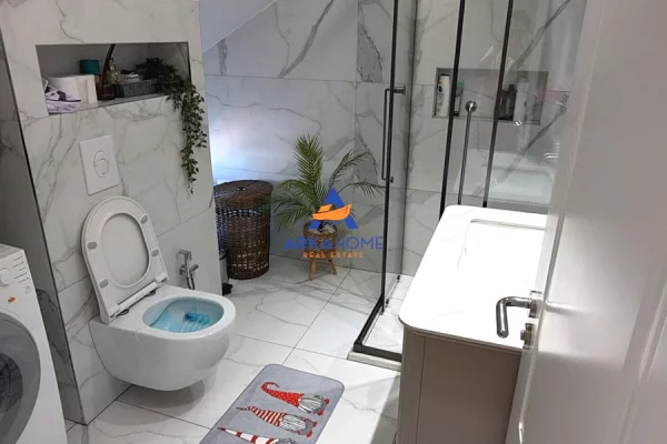 Shtepi ne shitje Apartament ne Tirane, 4+1, Mobilimi E mobiluar, Pagesa 550,000  Euro.
