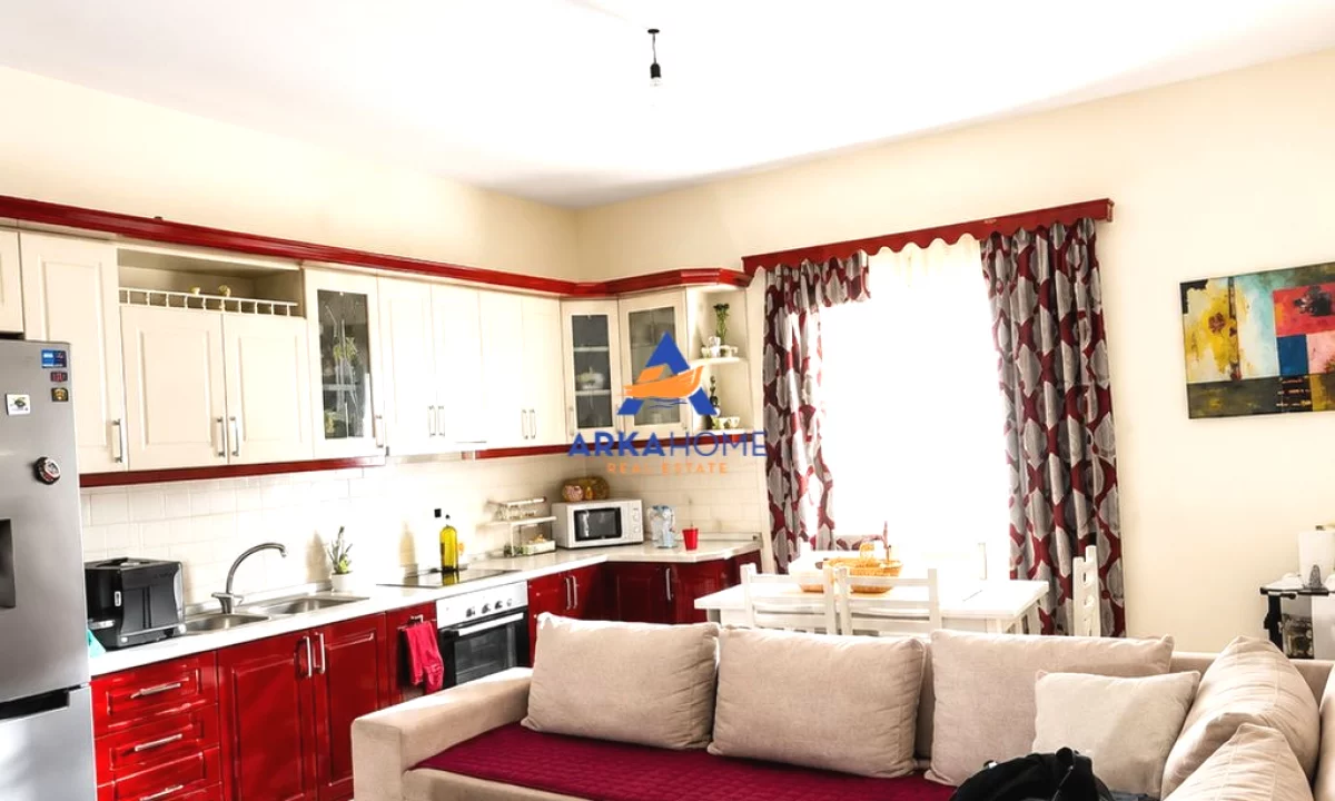 Shtepi ne shitje Apartament ne Tirane, 3+1, Mobilimi E mobiluar, Pagesa 116,000  Euro.