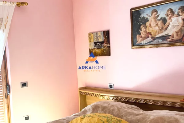 Shtepi ne shitje Apartament ne Tirane, 3+1, Mobilimi E mobiluar, Pagesa 116,000  Euro.