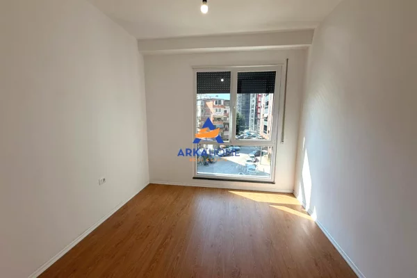 Shtepi me qera Apartament ne Tirane, 2+1, Mobilimi Bosh, pa mobiluar, Pagesa 691  Euro.