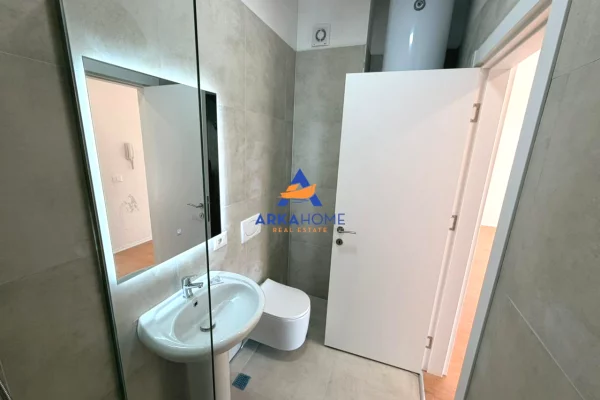 Shtepi me qera Apartament ne Tirane, 2+1, Mobilimi Bosh, pa mobiluar, Pagesa 691  Euro.