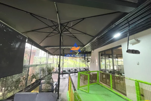 JEPET ME QERA LOKAL TE KOMPLEKSI MAGNET 260M2 1500 EURO NETO