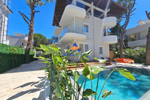 Shtepi ne shitje Apartament ne Durres, 4+1, Mobilimi E mobiluar, Pagesa 1,300,000  Euro.