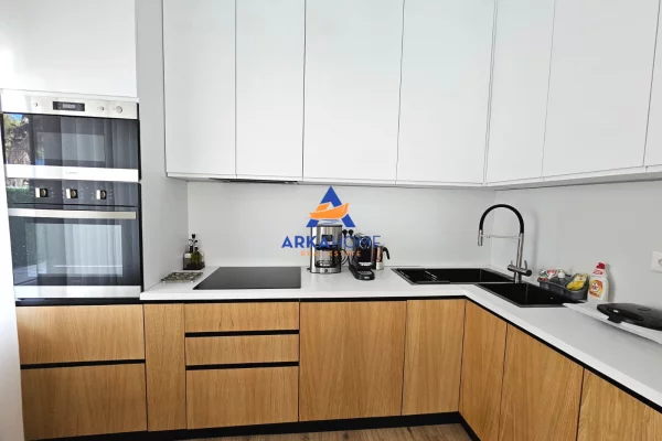 Shtepi ne shitje Apartament ne Durres, 4+1, Mobilimi E mobiluar, Pagesa 1,300,000  Euro.
